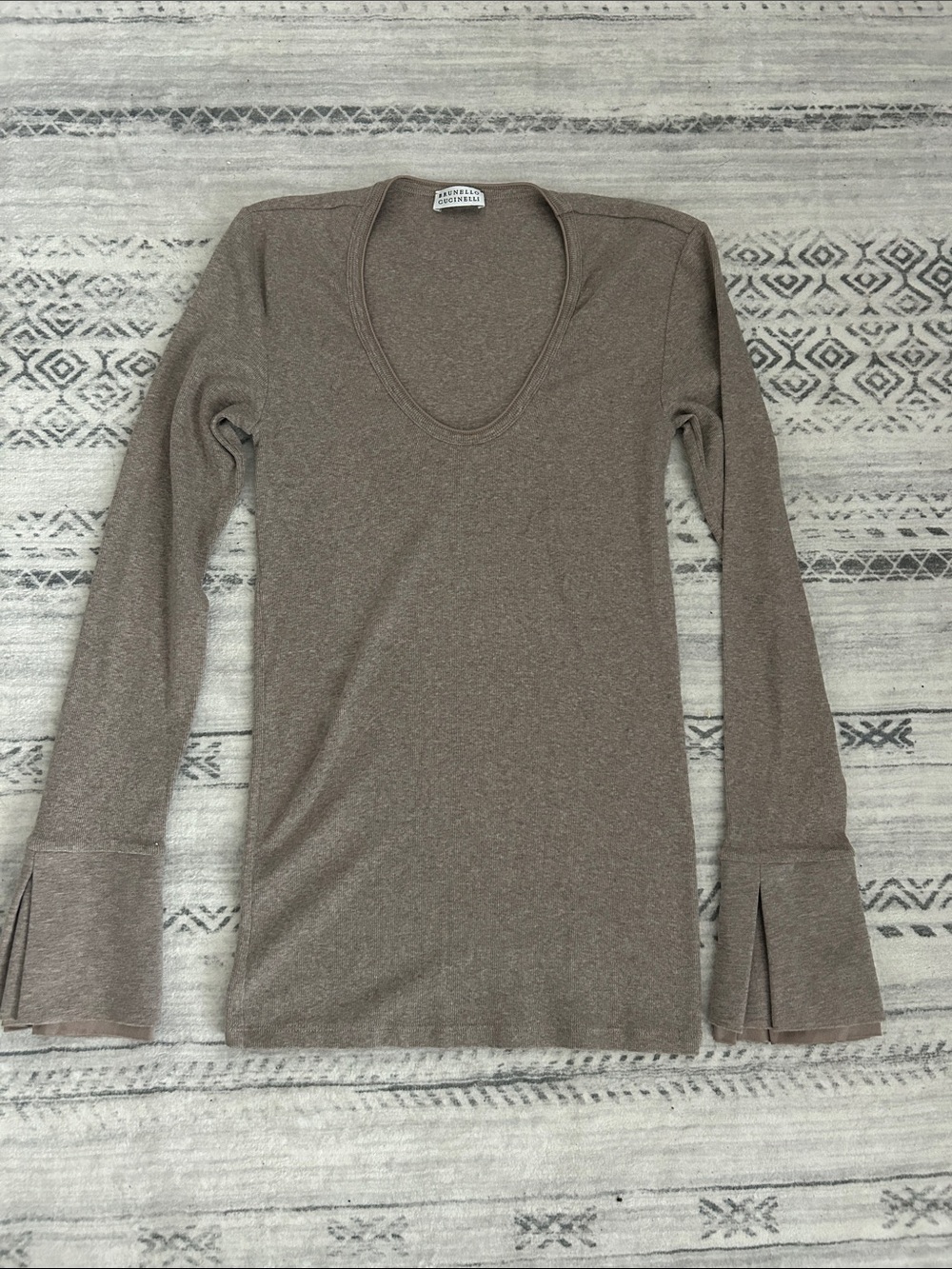 NWOT Roberto Cucinelli 100% Cashmere Long Sleeve Top with Flared Slit Cuffs